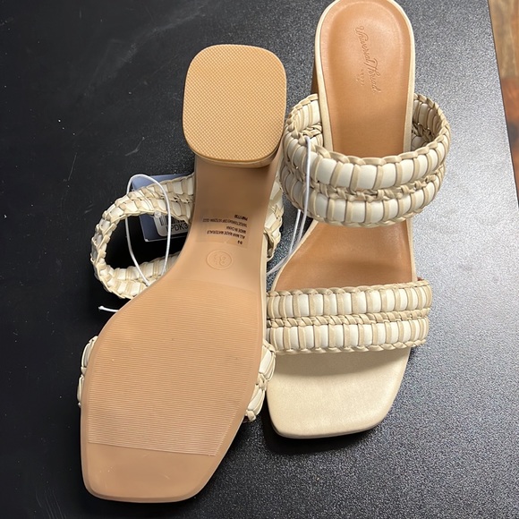 Universal Thread - Picture 5 of 5